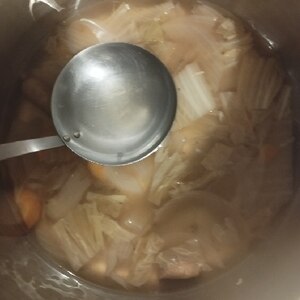 ウインナーと白菜のスープ
